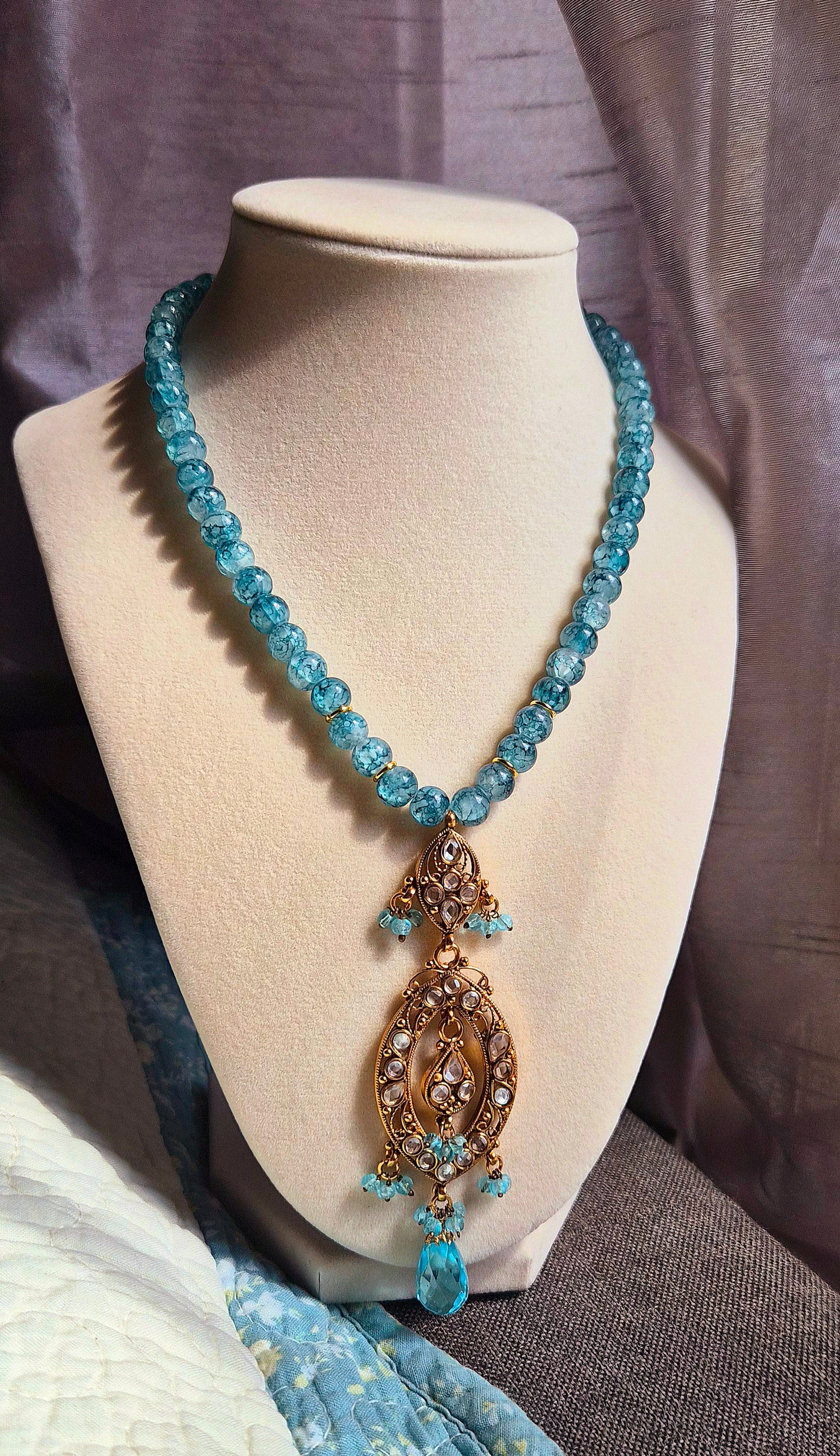Collar Renacimiento Azul Celeste y Oro